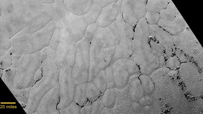 NASA公佈冥王星史上最清晰近距离照 | 文章内置图片