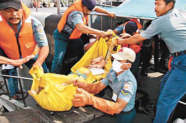 印尼船难4人获救百余人失联 持续搜救中 | 文章内置图片