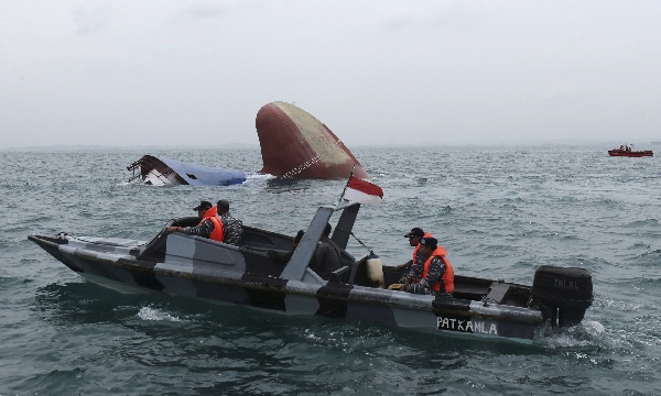 印尼船难4人获救百余人失联 持续搜救中 | 文章内置图片