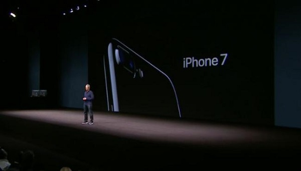 iPhone 7「曜石黑」容易刮花？　苹果：有两个版本供消费者选择 | 文章内置图片