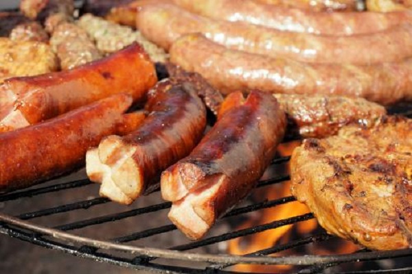 中秋烤肉潜藏毒素  国健署：少吃红肉 以白肉代替 | 文章内置图片