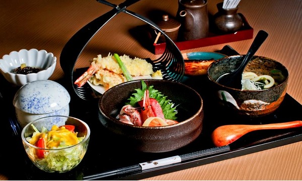 用餐先拿碗後拿筷沒禮貌？ 日本專家這樣說… | 文章內置圖片