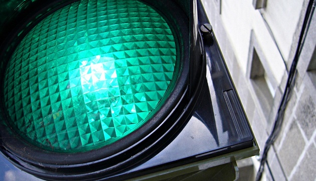 景氣燈連十綠 服務業行情看好 | 文章內置圖片