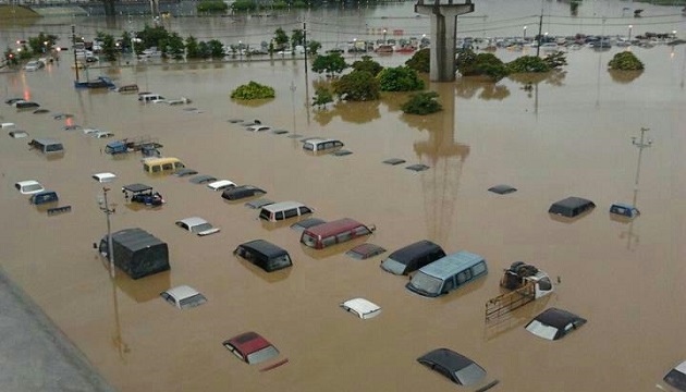 暴雨來襲！百萬名車成水中鴨 | 文章內置圖片