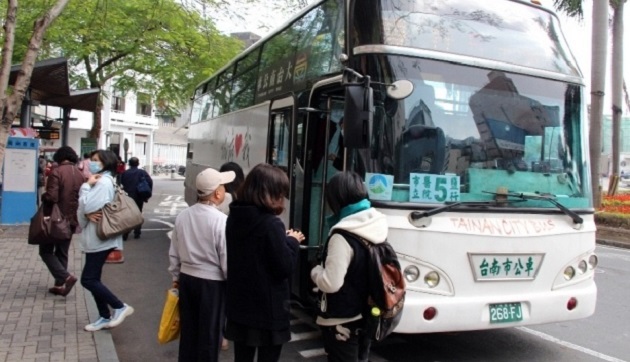 台南公车优惠改制 须申办市民卡 | 文章内置图片