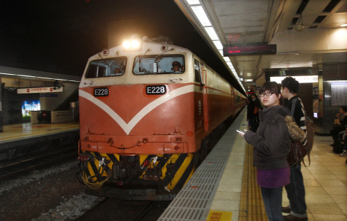 午夜神秘列车 绕4分之3个台湾 | 文章内置图片