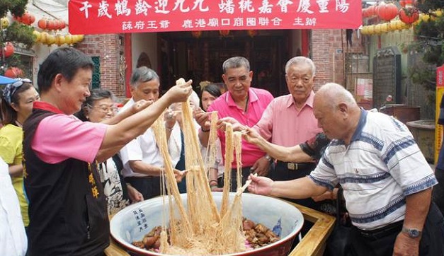 重陽敬老　鹿港爺奶吃麵線慶祝 | 文章內置圖片