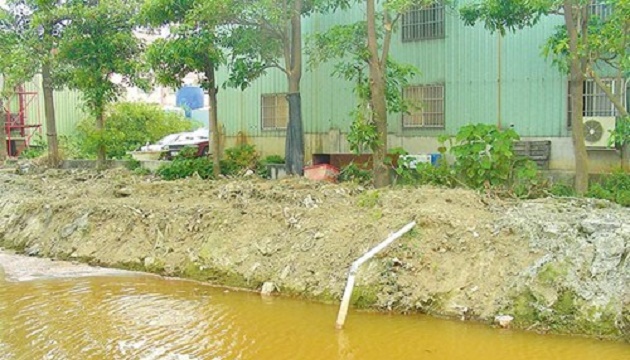 溪流變黃河　非法排放重金屬廢水 | 文章內置圖片